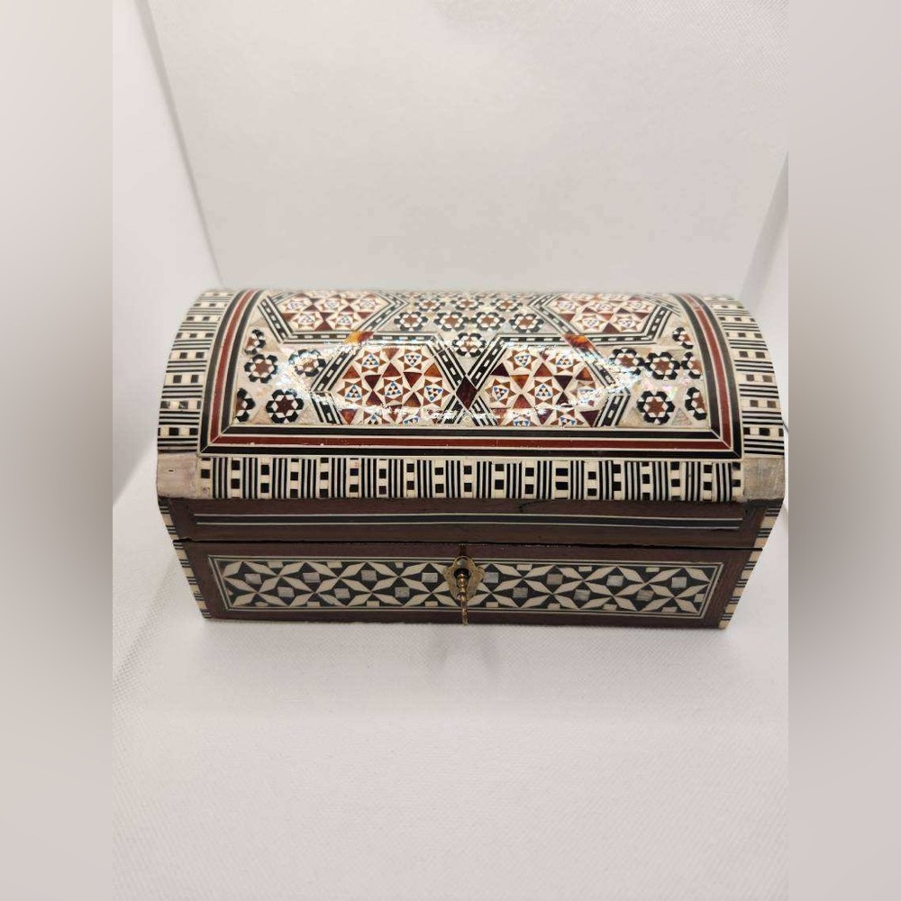 Egyptian Mother of Pearl Jewel Box with Lock and Key - Picture 6 of 15